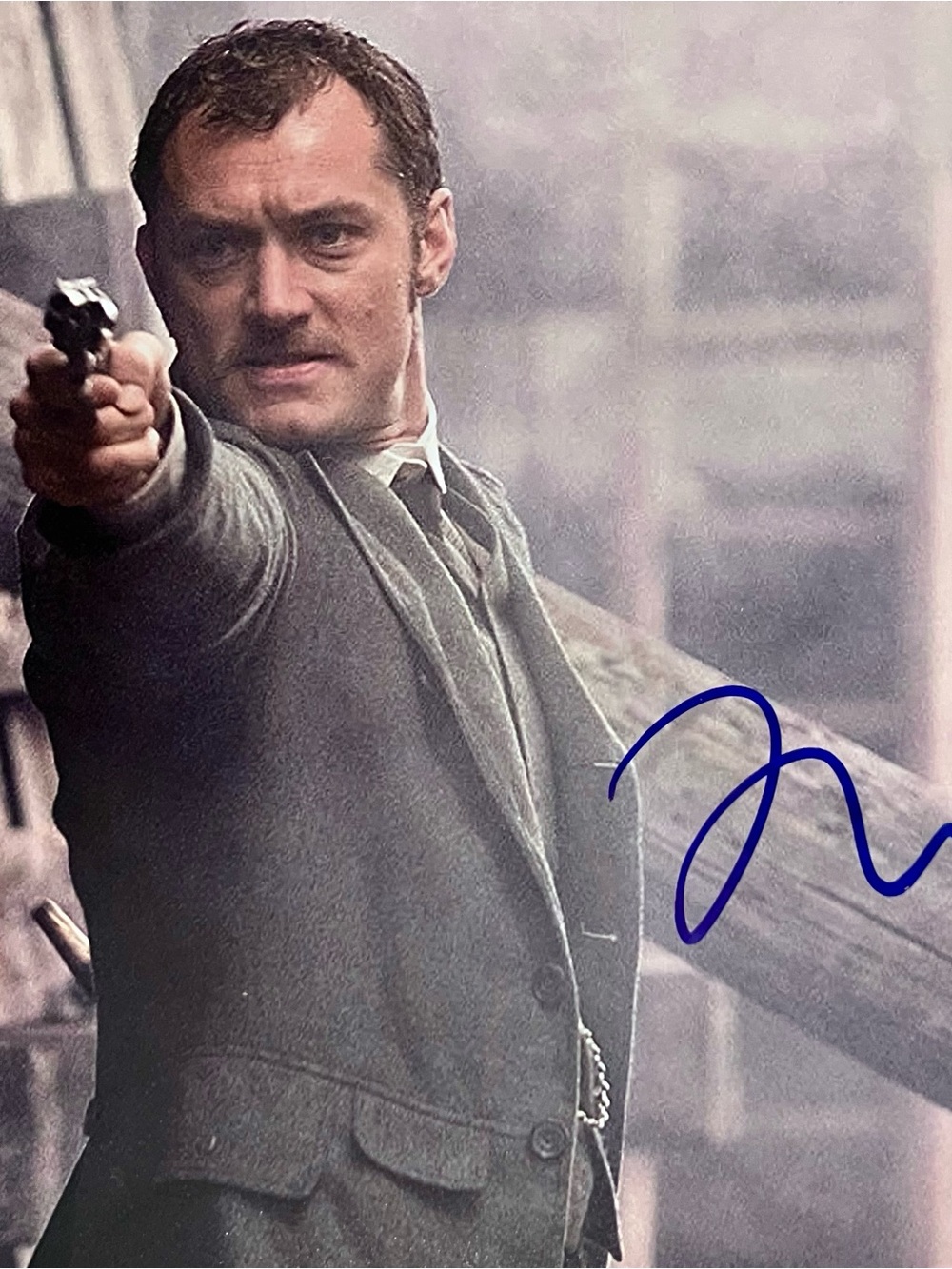 JUDE LAW Signed 8x10 Photo / SHERLOCK HOLMES, Fantastic Beasts, CAPTAIN MARVEL